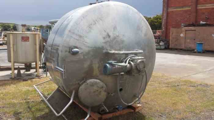 1000 Gal DCI Stainless Steel Tank