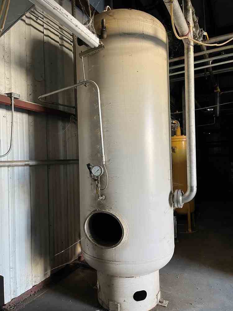 1000 Gal Silvan Industries Vertical Carbon Steel Pressure Vessel