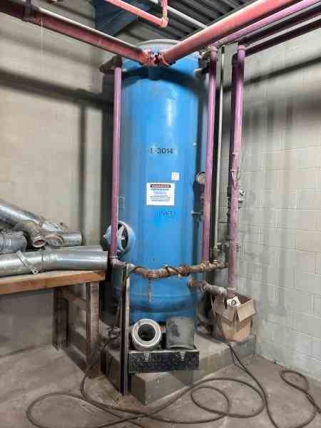 660 Gal Manchester Vertical Carbon Steel Pressure Vessel