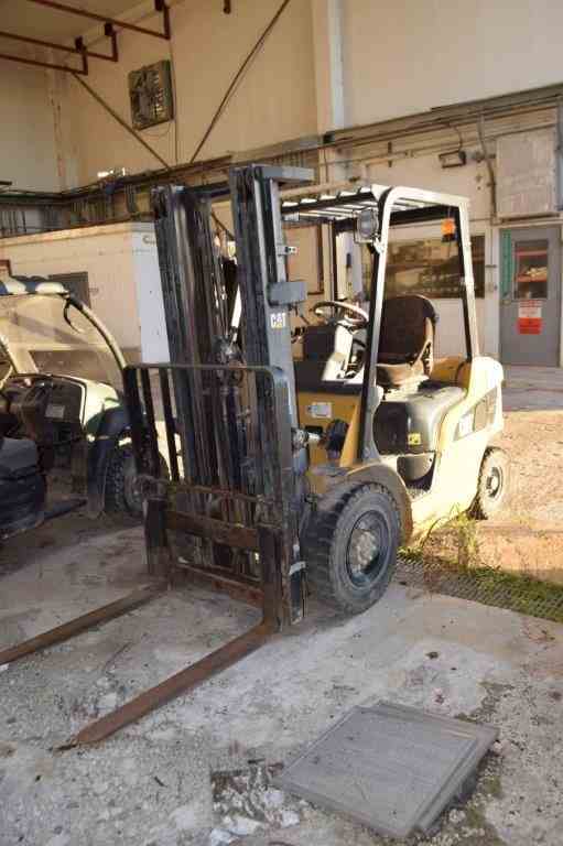 Caterpillar P400-D Forklift